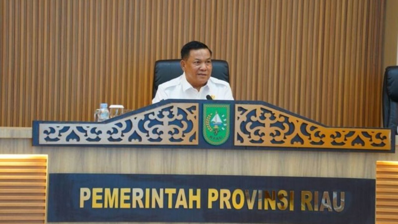 Pemerintah Provinsi Riau berhasil merealisasikan pendapatan sebesar Rp8,21 triliun pada tahun 2025, mencapai 86,44 persen dari target. Capaian Pendapatan Pemprov Riau 2025 ini menunjukkan kinerja keuangan daerah yang signifikan.
