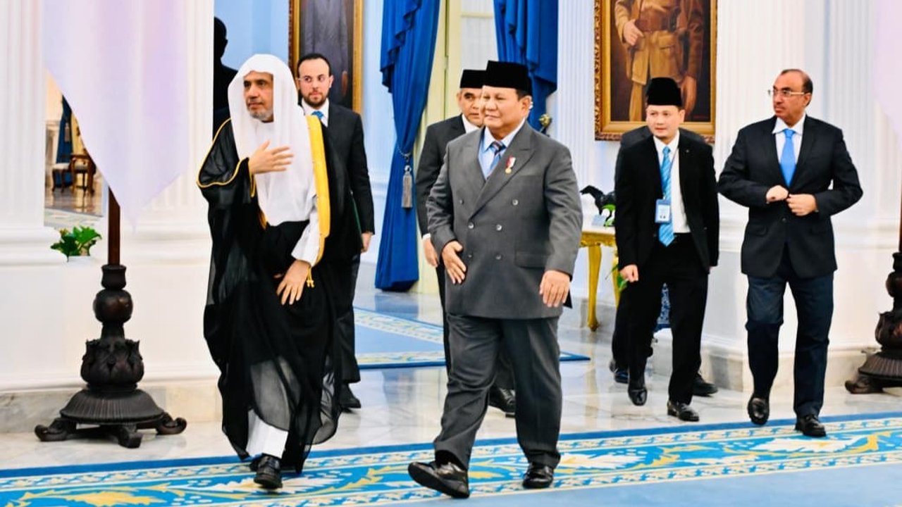 Presiden Prabowo Subianto menerima kunjungan Sekjen Liga Muslim Dunia, Syekh Muhammad bin Abdul Karim Al-Issa di Istana Merdeka Jakarta, Kamis (4/12/2025). (Foto: Biro Pers Sekretariat Presiden).