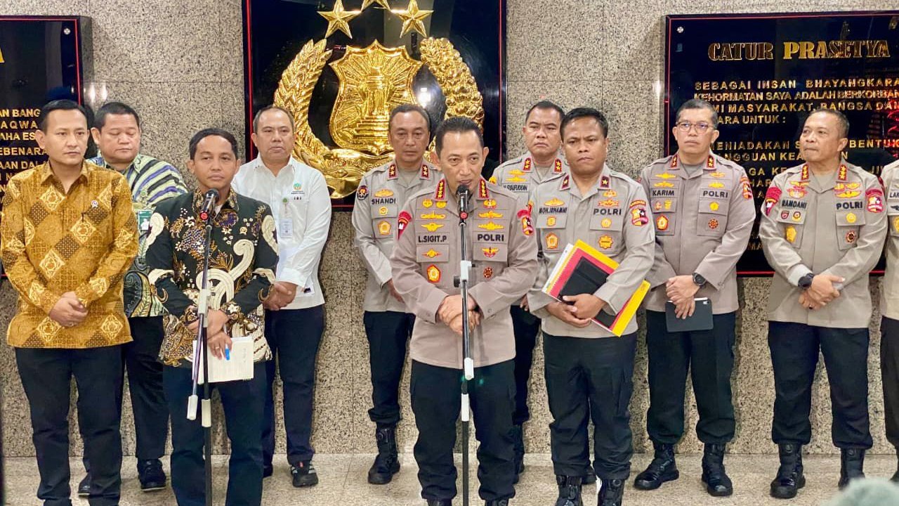 Kapolri dan Menteri Kehutanan Bentuk Satgas Gabungan, Telusuri Temuan Kayu di Banjir Sumatra