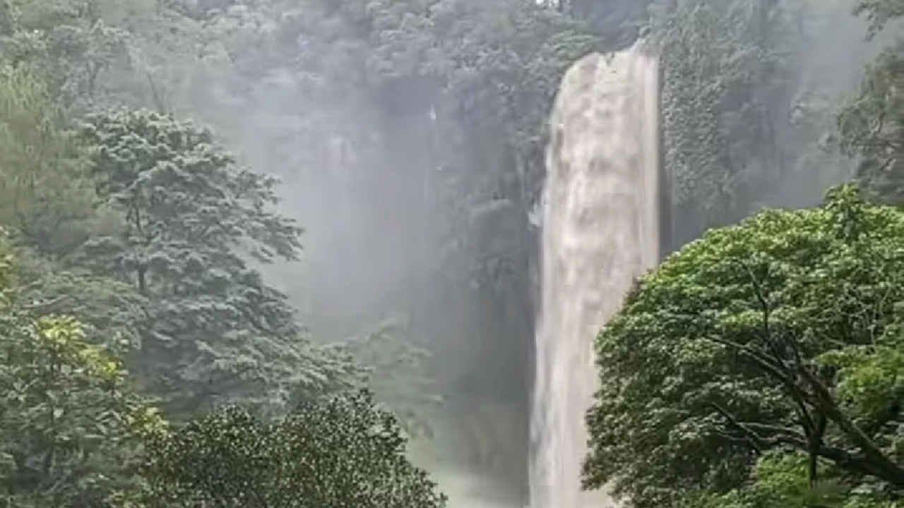 Luapan Air Terjun Tawangmangu Renggut Nyawa Seorang Wisatawan