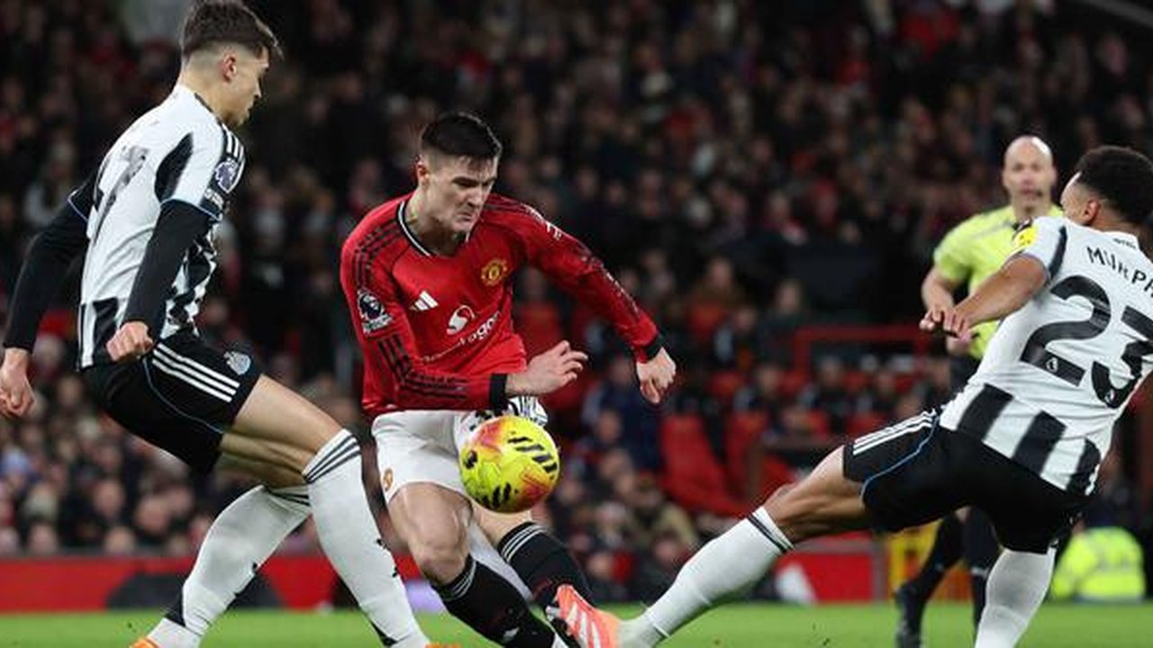 Tim racikan pelatih Ruben Amorim sukses meraih kemenangan tipis 1-0 atas Newcastle United pada laga Boxing Day kali ini. Tampak dalam foto, striker Manchester United asal Slovenia, Benjamin S