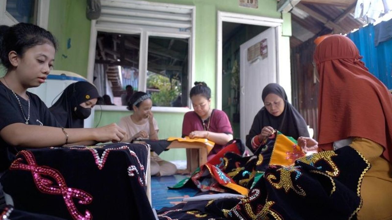 PT Permodalan Nasional Madani (PNM) berkomitmen memperkuat Program Pemberdayaan PNM sepanjang 2025, mengombinasikan pembiayaan dan pendampingan untuk pelaku usaha ultra mikro demi ketahanan ekonomi.