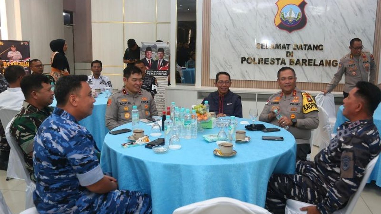 Situasi Keamanan Tahun Baru 2026 Kepri dilaporkan aman dan kondusif oleh Kapolda Irjen Pol. Asep Safrudin, berkat sinergi aparat dan masyarakat. Simak detail upaya pengamanan yang dilakukan!
