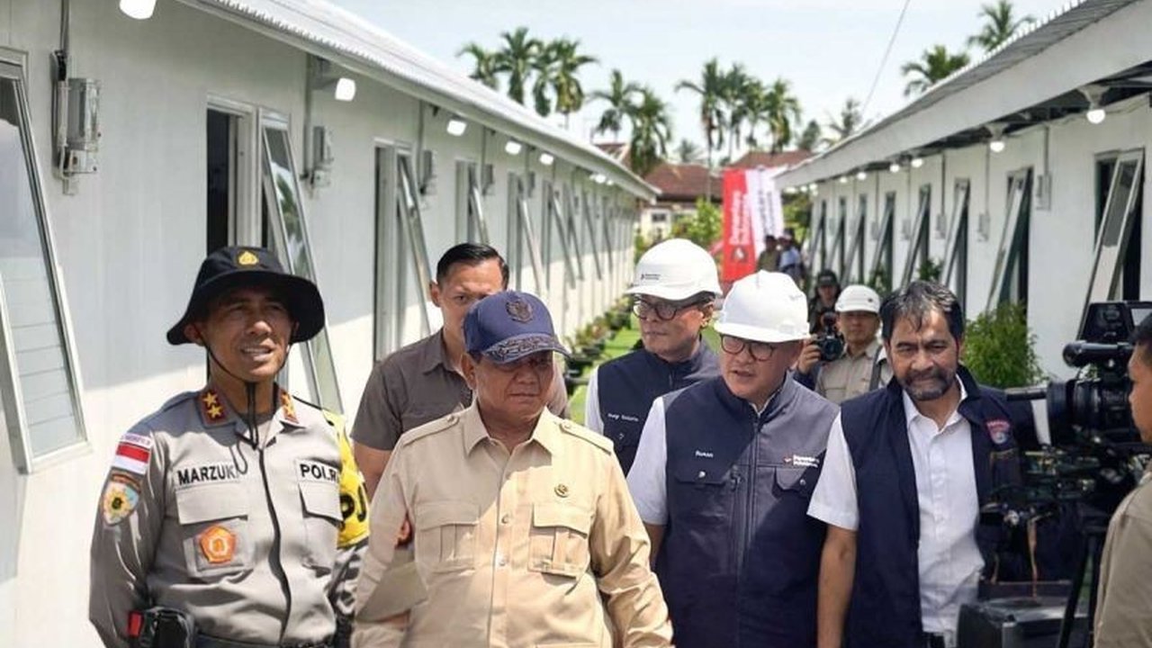 Danantara menargetkan pengumpulan Rp1 triliun Dana CSR BUMN untuk penanganan bencana di Sumatra, fokus pada pembangunan hunian sementara bagi korban, menunjukkan komitmen respons cepat.