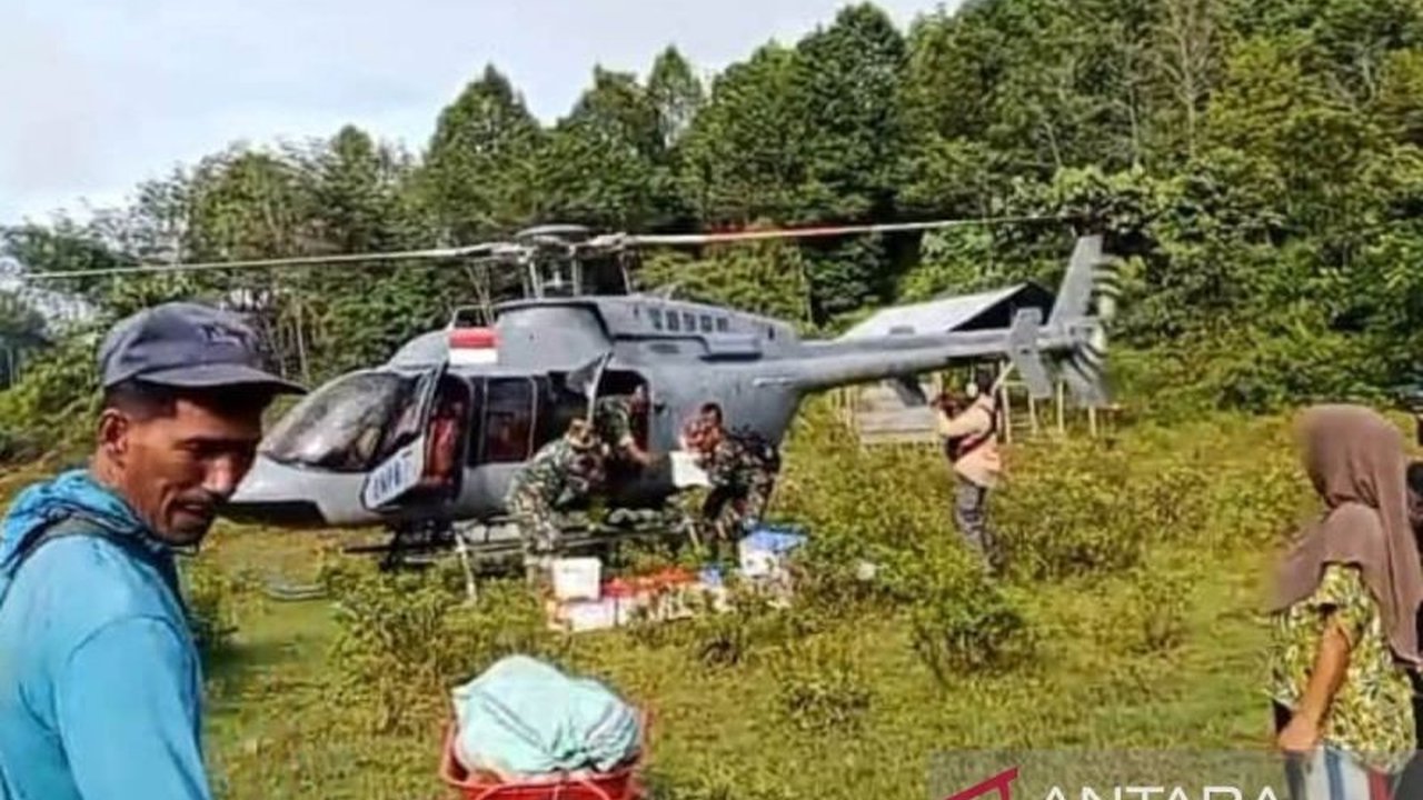 Pemerintah pusat menyalurkan Bantuan Helikopter Sikundo Aceh Barat untuk puluhan kepala keluarga yang terisolasi akibat banjir bandang, memastikan kebutuhan pokok terpenuhi di tengah sulitnya akses darat.