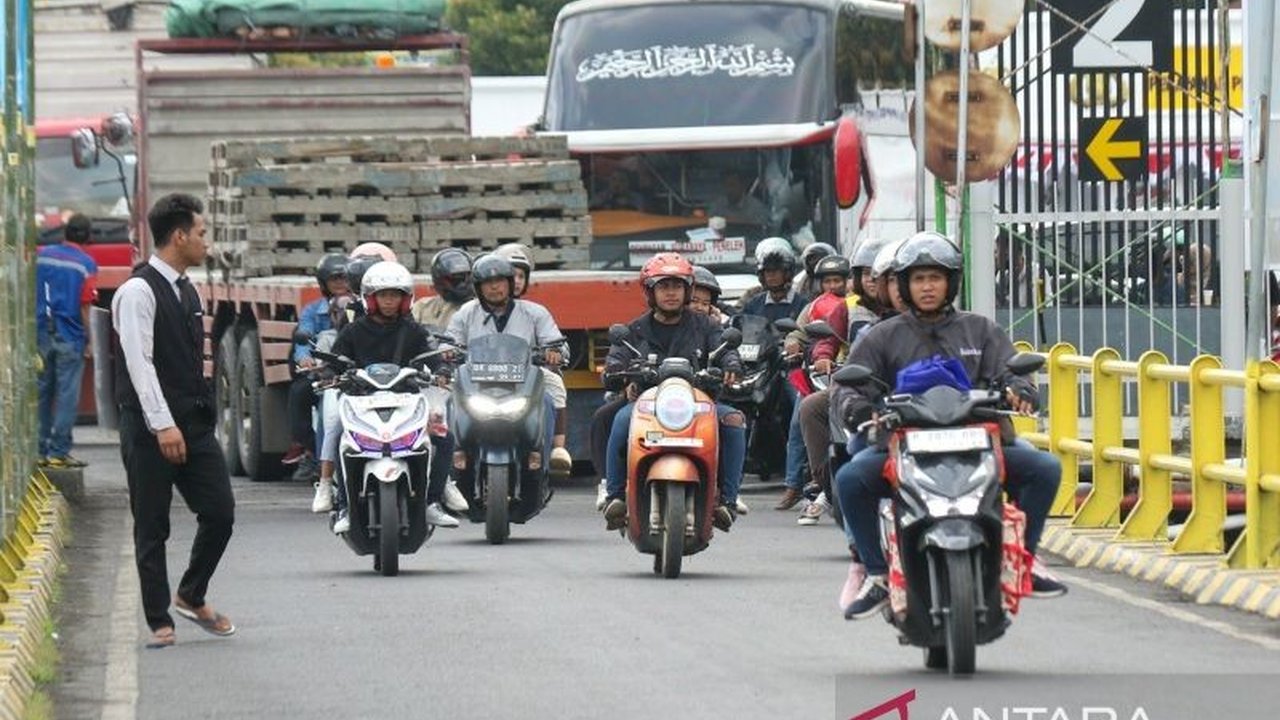 PT ASDP Indonesia Ferry (Persero) melaporkan arus balik Nataru di penyeberangan Ketapang-Gilimanuk mulai menggeliat, dengan peningkatan kendaraan meski total penumpang sedikit turun.