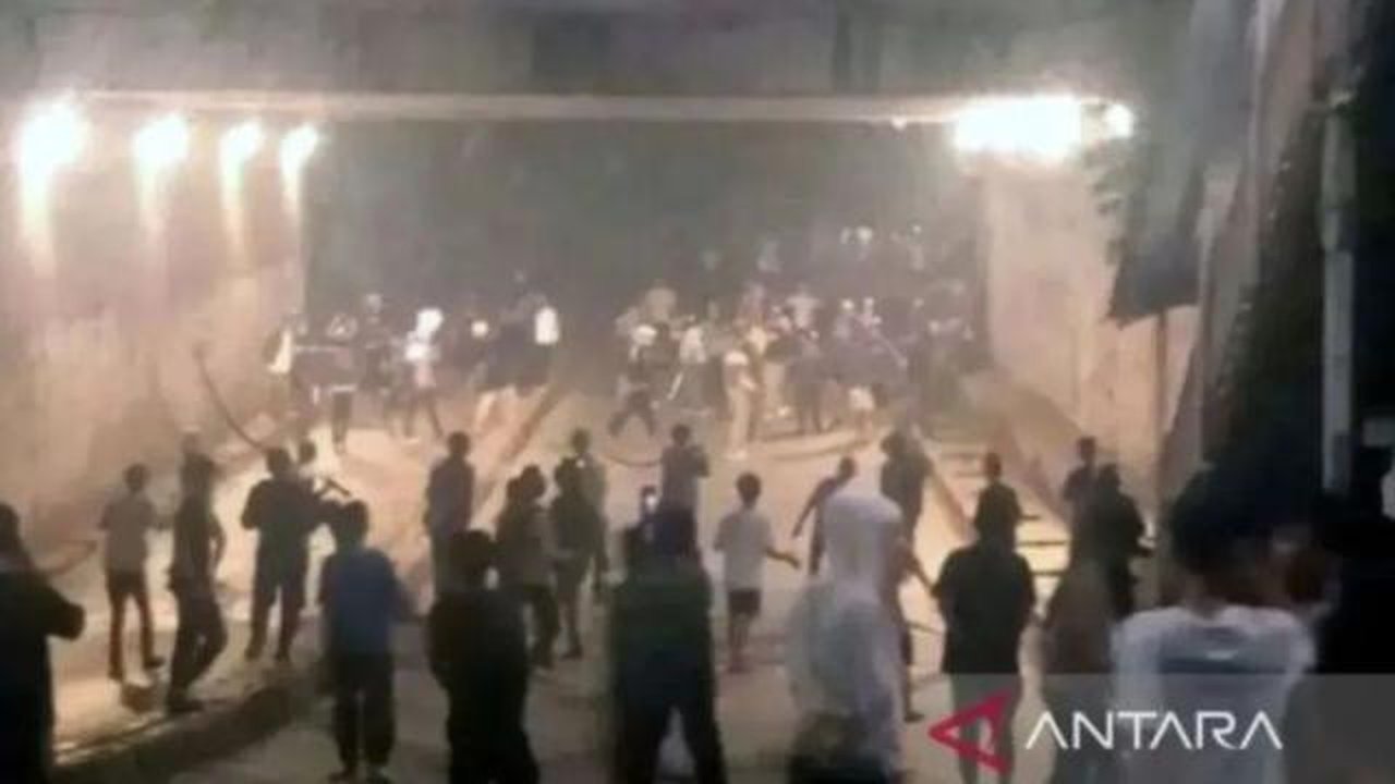 Warga Gang Tuyul Manggarai terlibat tawuran. (Antara)