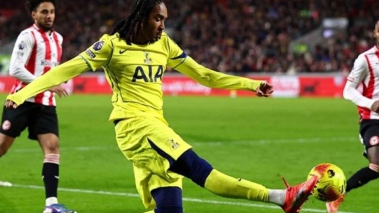 Laga Tottenham Hotspur lawan Brentford berakhir imbang tanpa gol di Gtech Community Stadium, membuat The Lilywhites tertahan di papan tengah Liga Inggris. Akankah hasil ini mempengaruhi ambisi mereka?