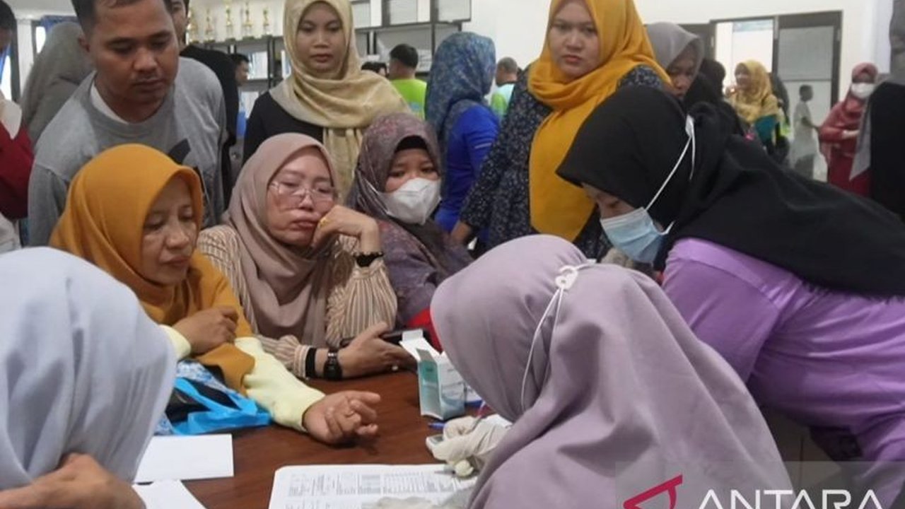 Dinas Kesehatan Kepulauan Bangka Belitung berhasil mencatat capaian luar biasa program Cek Kesehatan Gratis pada tahun 2025, melampaui target nasional dan berkontribusi pada peningkatan kualitas kesehatan masyarakat.