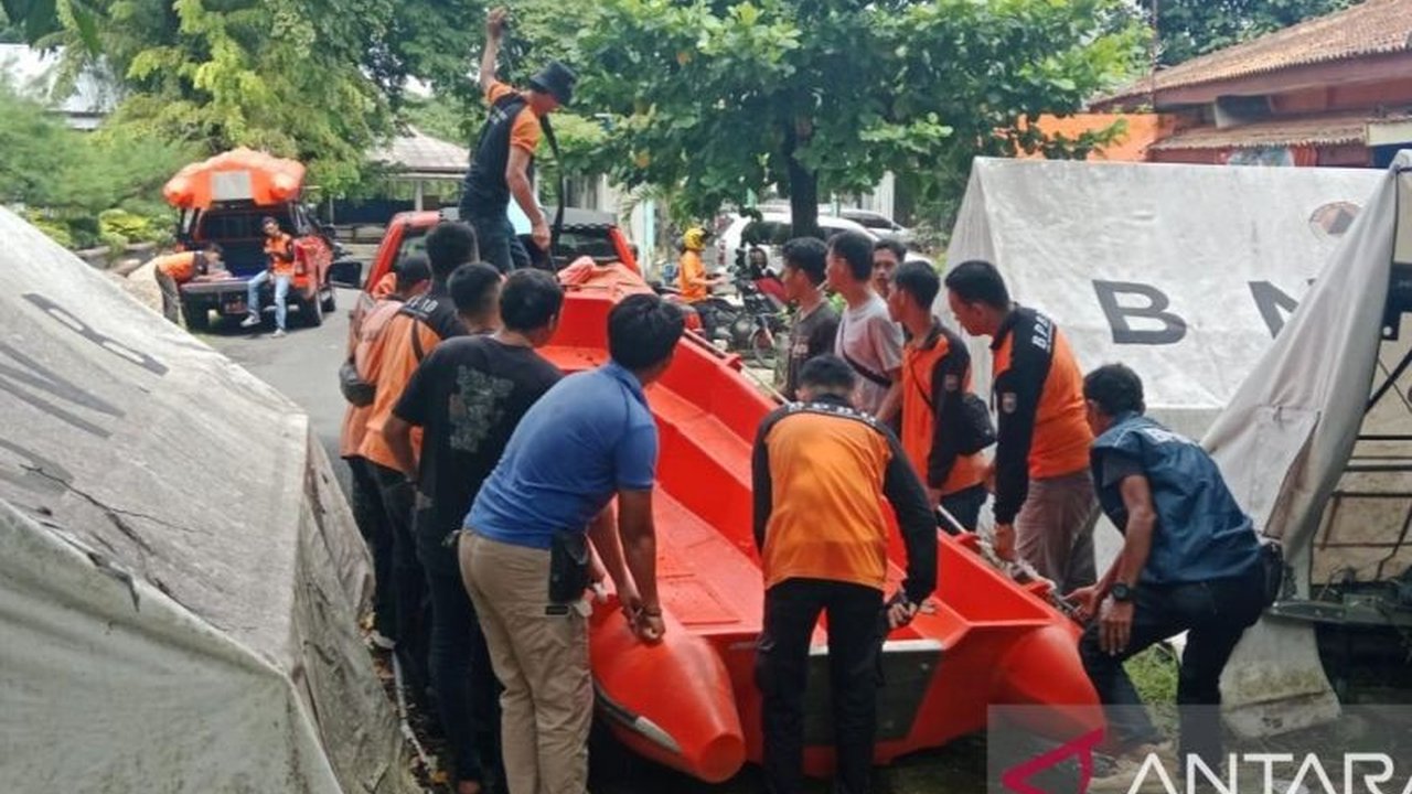 BPBD OKU tingkatkan kesiapsiagaan hadapi bencana hidrometeorologi dengan menyiagakan ratusan personel dan berbagai peralatan di daerah rawan, termasuk perahu karet dan mobil rescue.