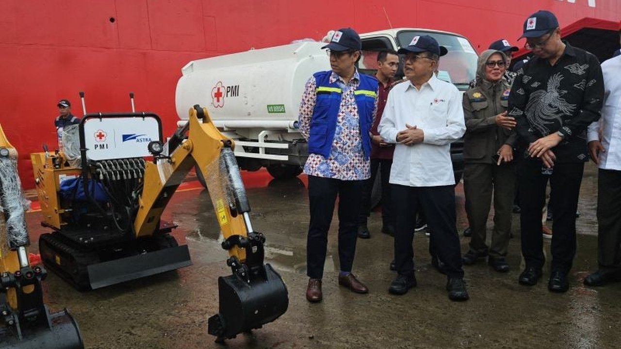Palang Merah Indonesia (PMI) memberangkatkan 2.500 ton bantuan pemulihan ke Sumatera dan Aceh, prioritas pembersihan area terdampak jelang Ramadan serta dukungan pendidikan.