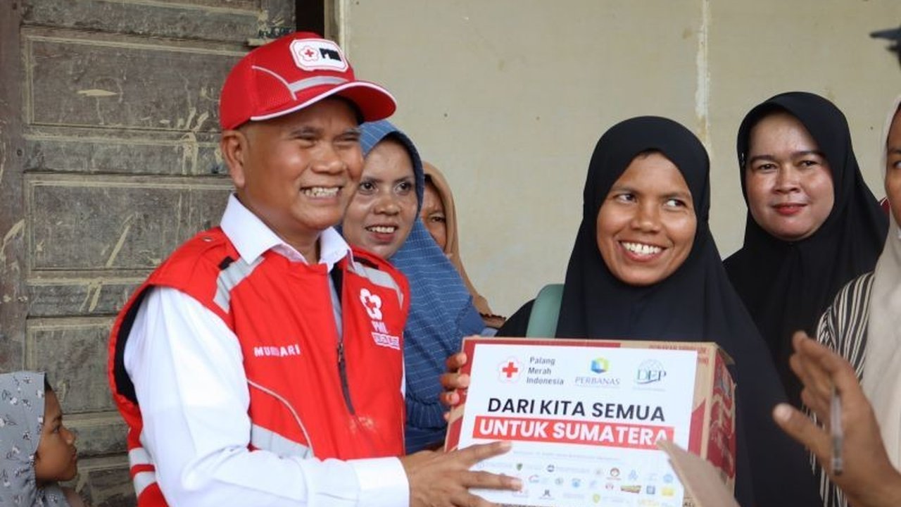 PMI Jakarta Selatan sukses menyalurkan lebih dari 1.200 paket bantuan bencana ke Aceh dan Sumatera Utara, menembus medan sulit demi korban terdampak.