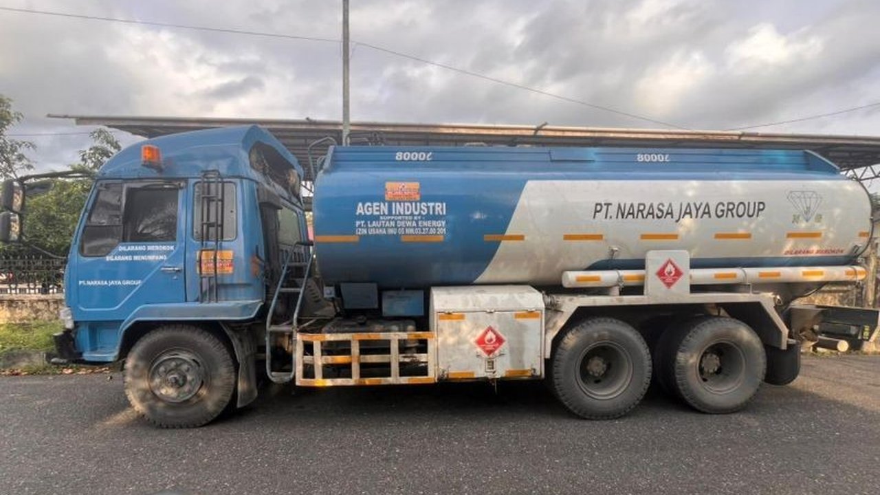 Polres Nagan Raya berhasil menggagalkan upaya pengiriman 16.000 liter BBM ilegal jenis solar subsidi, mengamankan seorang sopir dan truk tangki untuk penyelidikan lebih lanjut terkait penangkapan BBM ilegal ini.