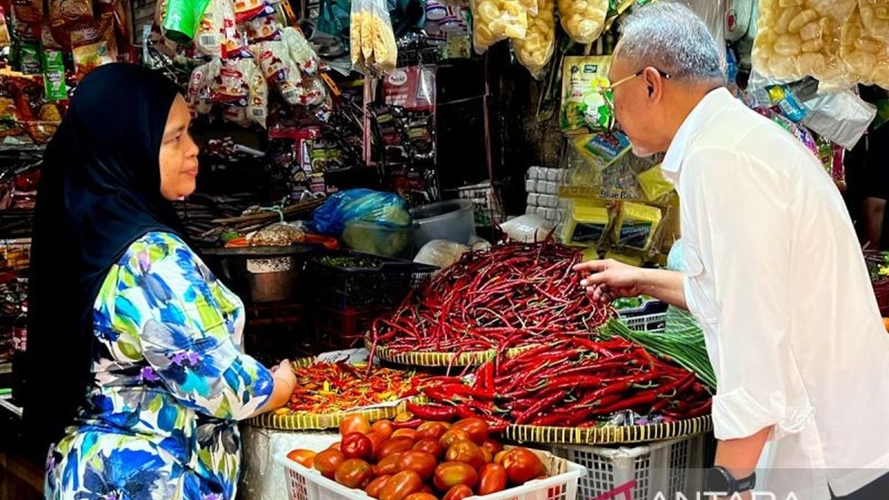 Pusat Informasi Harga Pangan Strategis (PIHPS) Nasional merilis data terbaru, menunjukkan fluktuasi harga pangan nasional, termasuk cabai rawit merah dan telur ayam ras yang mencapai level signifikan di awal Januari.