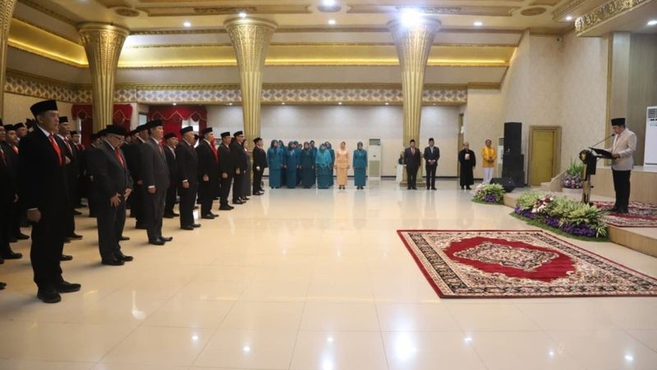 Bupati Jember Muhammad Fawait melantik pejabat struktural baru untuk mempercepat akselerasi pelayanan publik, menandai era baru birokrasi yang lebih efisien dan berorientasi hasil di Jember.