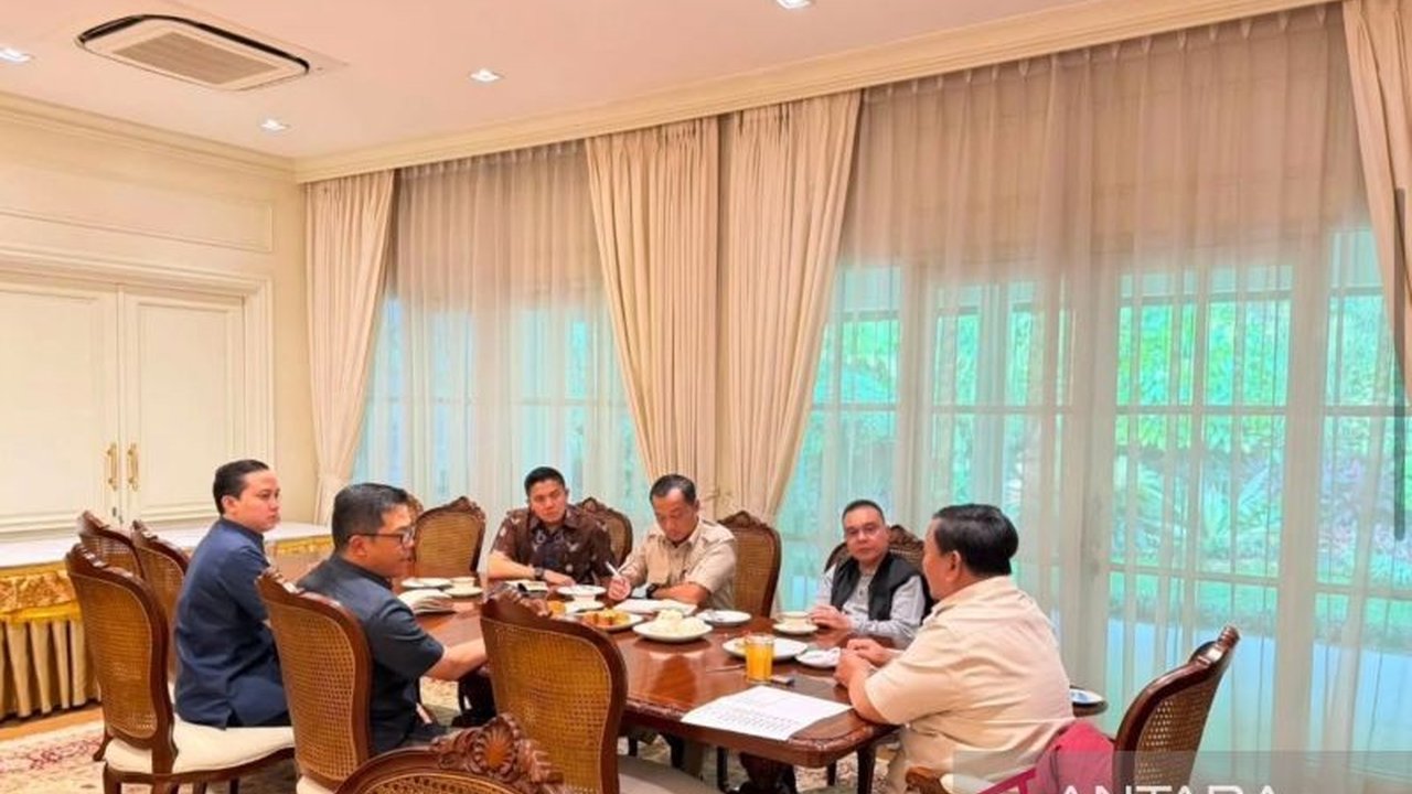 Presiden Prabowo Subianto memulai tahun 2026 dengan memberikan penugasan khusus kepada sejumlah menteri dan pimpinan DPR, serta memimpin rapat koordinasi pemulihan bencana di Aceh Tamiang.