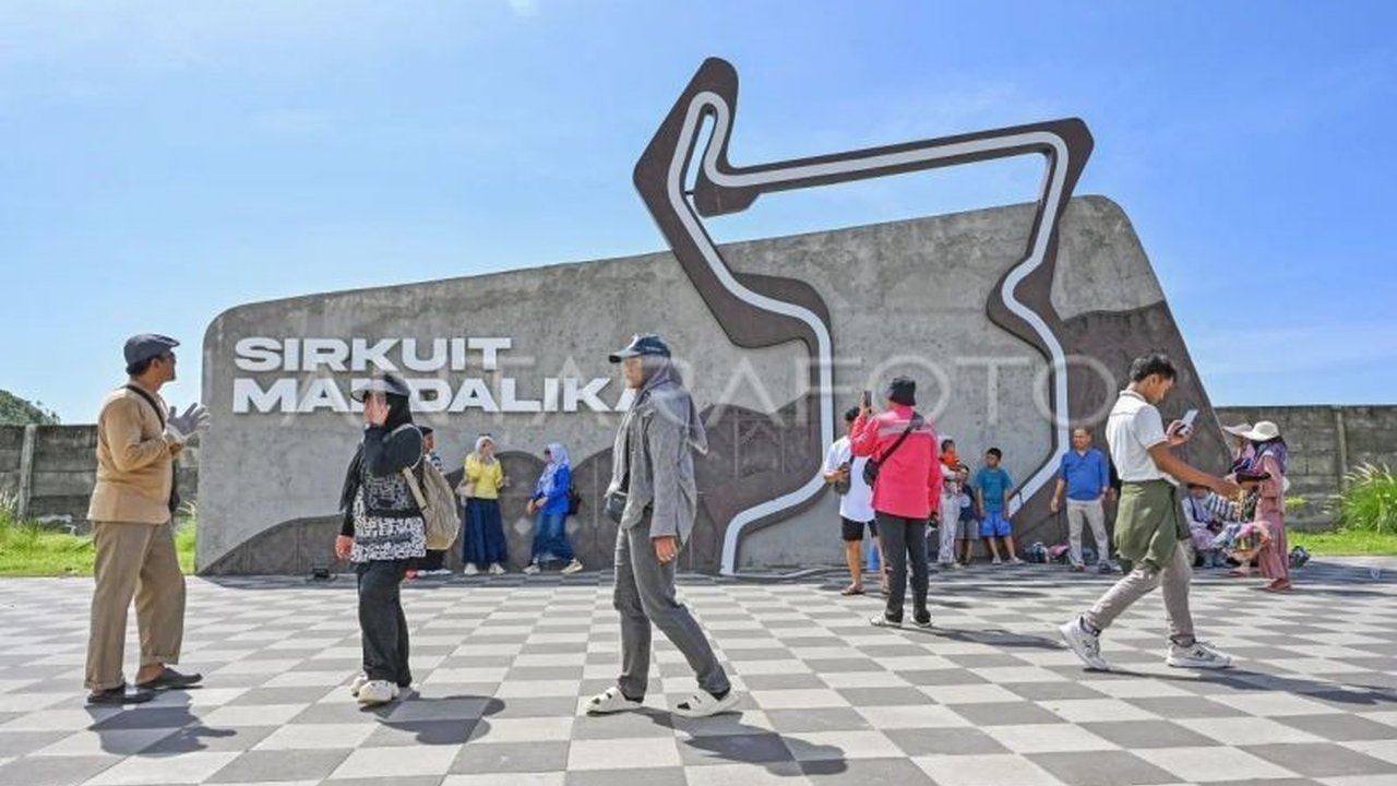 Nusa Tenggara Barat menghadapi penyempitan ruang fiskal menjelang 2026 akibat pengurangan dana transfer pusat, mendorong daerah untuk mencari solusi kreatif demi Pendapatan Asli Daerah (PAD) berkelanjutan dan kemandirian fiskal.