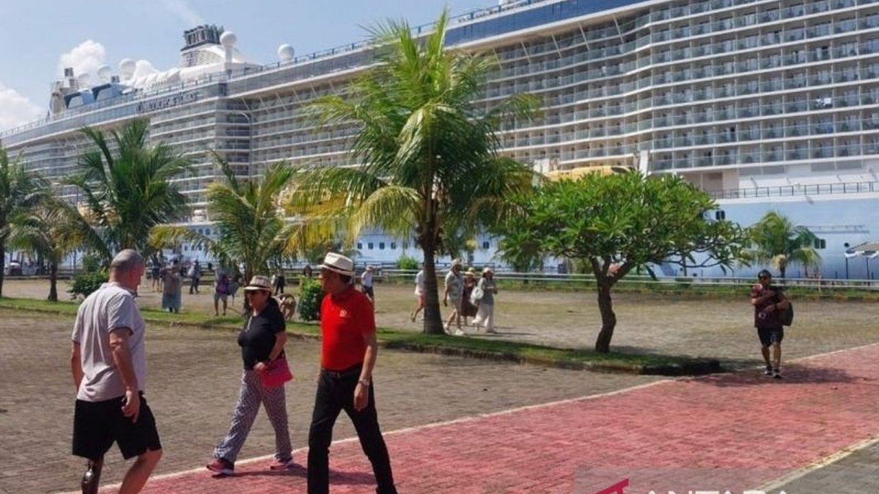 Lombok semakin memantapkan posisinya sebagai destinasi kapal pesiar favorit, dengan proyeksi peningkatan kunjungan hingga 10% di tahun 2026, menjadikannya yang kedua terbanyak di Indonesia setelah Bali.