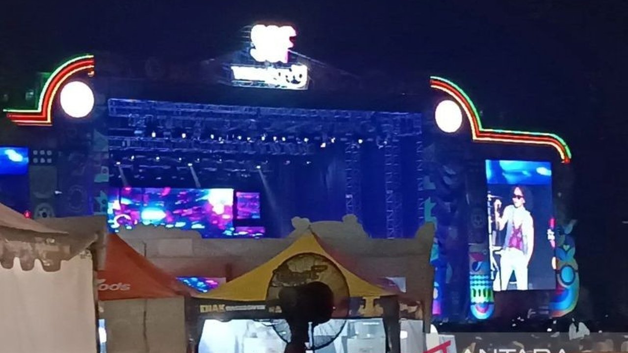 Taman Mini Indonesia Indah (TMII) diserbu 33 ribu pengunjung pada hari pertama Tahun Baru 2026, menjadikannya destinasi favorit keluarga dengan beragam wahana edukatif dan hiburan.