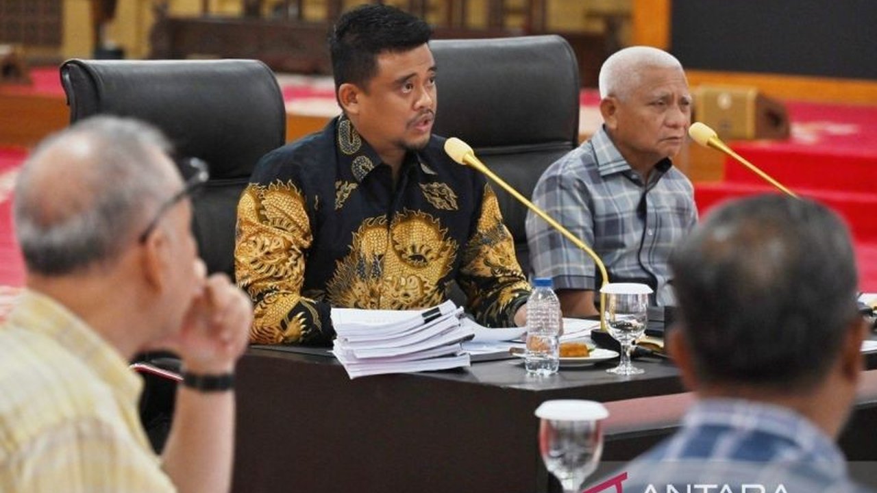 Gubernur Sumatera Utara Bobby Nasution terus menggenjot percepatan **Pembangunan Huntap Sumut** bagi korban banjir dan longsor, menargetkan verifikasi data rampung akhir 2025 agar masyarakat segera memiliki hunian tetap.