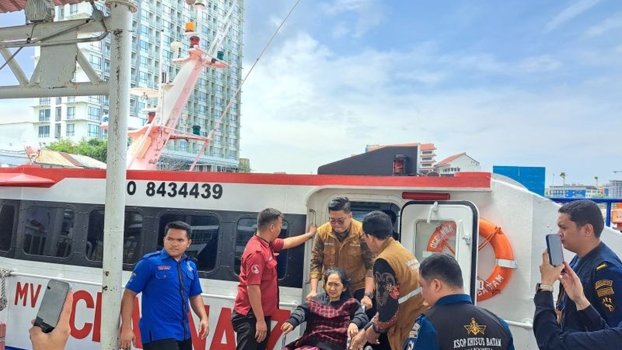 KJRI Johor Bahru mengawali tahun 2026 dengan mendampingi pemulangan seorang Pekerja Migran Indonesia (PMI) sakit asal Bantul dari Malaysia, memastikan perlindungan WNI.