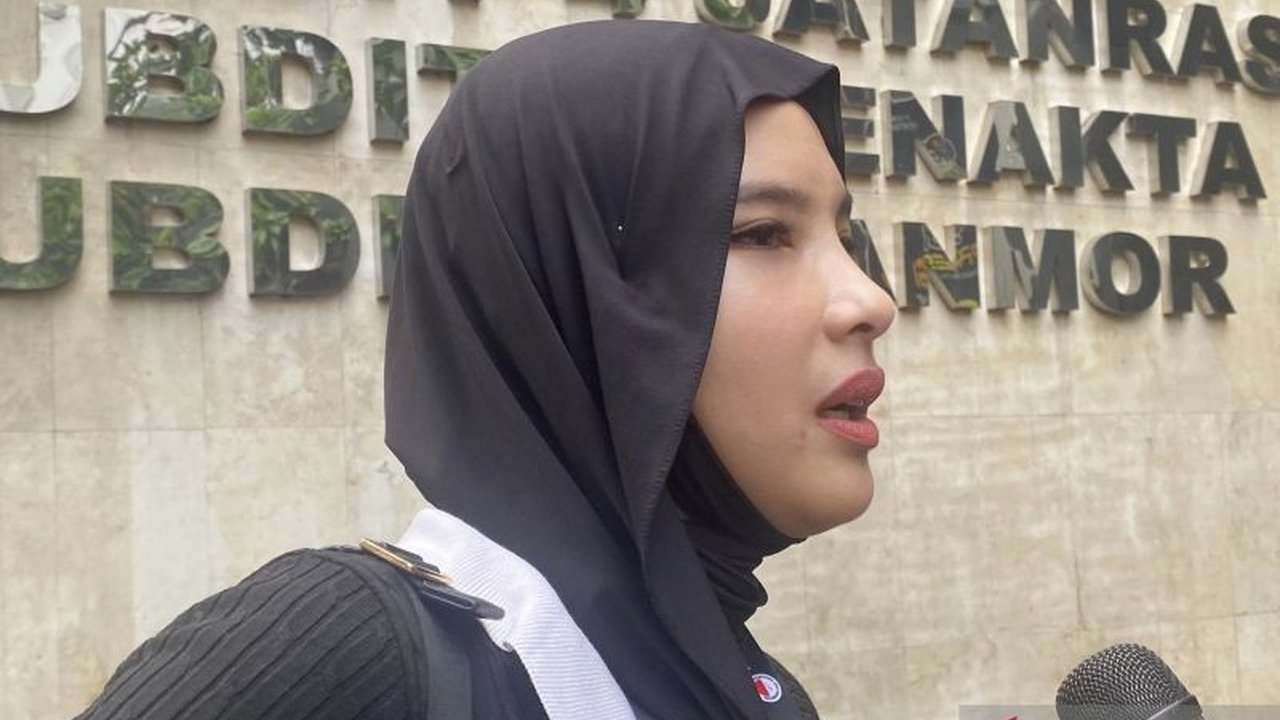 Pemilik kios terdampak insiden Kios Terbakar Kalibata mendatangi Polda Metro Jaya untuk memberikan keterangan terkait kerugian, sementara polisi terus memburu para pelaku.