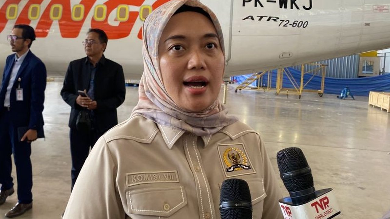 Komisi VII DPR RI mendesak penyesuaian regulasi aviasi MRO demi meningkatkan daya saing industri perawatan pesawat nasional, menyoroti beban pajak dan lartas yang membebani pelaku usaha.