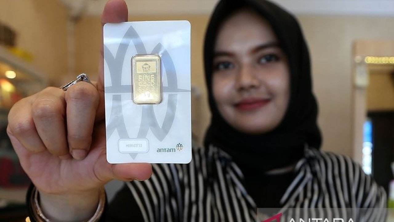 Harga Emas Antam kembali menunjukkan kenaikan signifikan pada hari kedua tahun 2026, mencapai Rp2.504.000 per gram dan memicu perhatian investor.