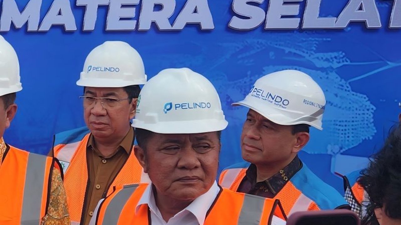 Mulai 1 Januari 2026, Pemerintah Kabupaten Banyuasin secara resmi memberlakukan larangan angkutan batubara di jalan umum, sebuah kebijakan penting untuk menjaga lingkungan dan ketertiban lalu lintas.