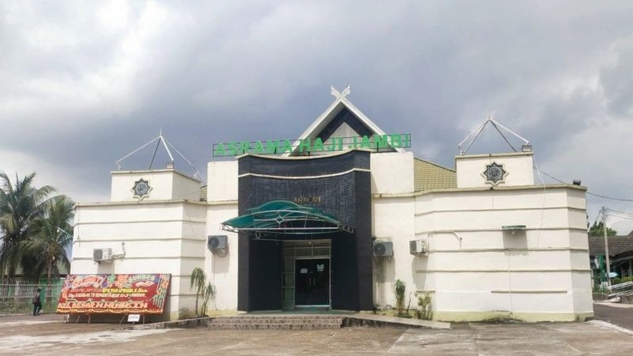 Asrama Haji Jambi kini bertransformasi menjadi pusat layanan terpadu bagi calon jamaah haji dan umrah, mengoptimalkan ekosistem ekonomi haji dan memberikan kemudahan persiapan ibadah.