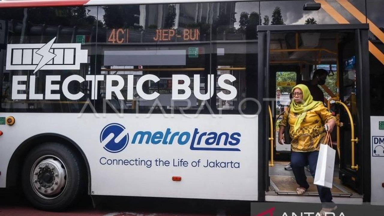 Duta Besar Belanda, Marc Gerritsen, memuji pesatnya perkembangan transportasi umum Jakarta, termasuk integrasi antarmoda yang signifikan. Simak apresiasi dan dampaknya terhadap mobilitas.
