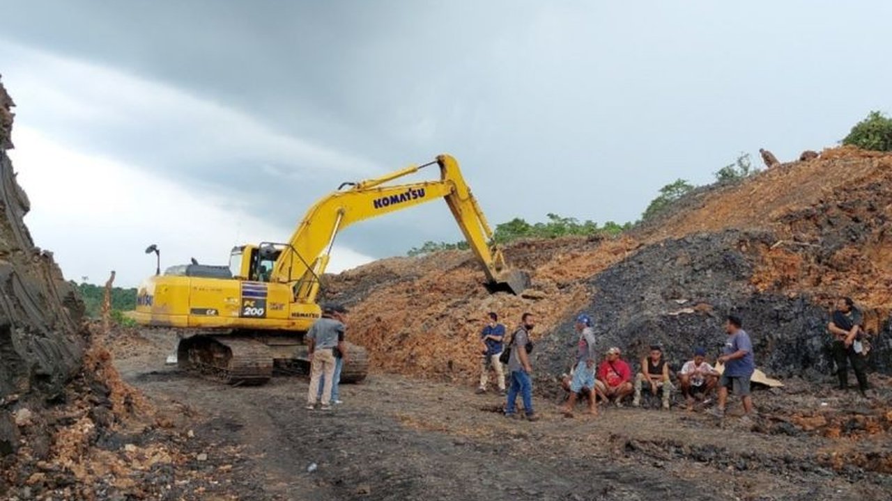 Kementerian Lingkungan Hidup dan Kehutanan (KLHK) memastikan aktor utama penambangan ilegal di kawasan konservasi Tahura Bukit Soeharto dekat IKN siap disidangkan, menunjukkan komitmen kuat terhadap penegakan hukum.