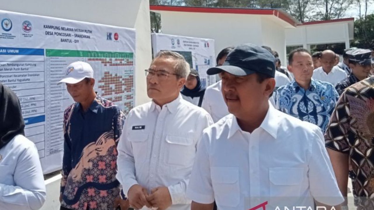 Menteri Kelautan dan Perikanan meninjau pembangunan Desa Nelayan Merah Putih Bantul yang telah mencapai 92 persen, optimis proyek ini dongkrak ekonomi lokal dan kesejahteraan nelayan.