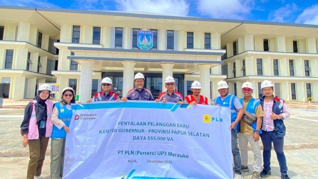 PT PLN (Persero) telah mengalirkan daya listrik sebesar 1,11 MVA ke Kantor Gubernur dan DPR Provinsi Papua Selatan, menandai komitmen kuat dalam mendukung percepatan pembangunan dan pelayanan publik di wilayah otonomi baru tersebut.