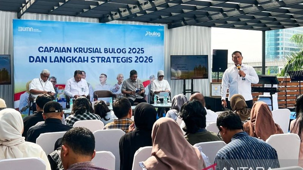 Perum Bulog menargetkan serapan empat juta ton beras petani pada 2026 untuk memperkuat ketahanan pangan nasional dan menjaga stabilitas harga, sekaligus menyerap jagung dan minyak goreng.
