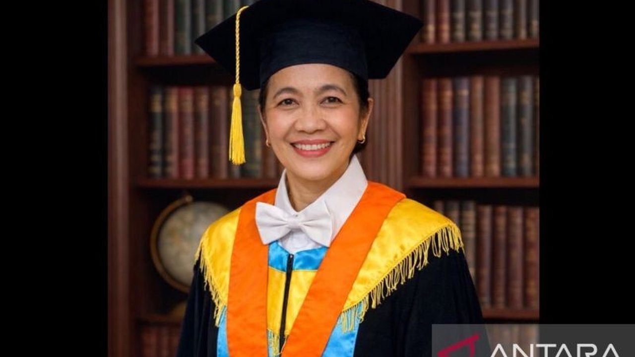 Guru Besar Unpatti Prof. Hellna Tehubijuluw memimpin riset inovatif dalam kimia anorganik untuk transformasi limbah industri dan bahan alam lokal menjadi material bernilai tinggi, mendukung pembangunan berkelanjutan di Indonesia.