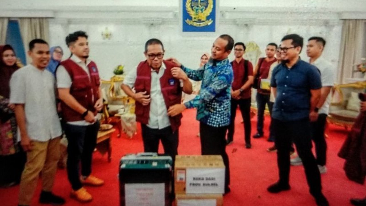 Gubernur Sulawesi Selatan Andi Sudirman Sulaiman menyambut baik berbagai Bantuan Bencana Aceh Tamiang dari Yagatra FH Unhas dan Pemkab Bone, menegaskan komitmen penyaluran cepat dan tepat sasaran.