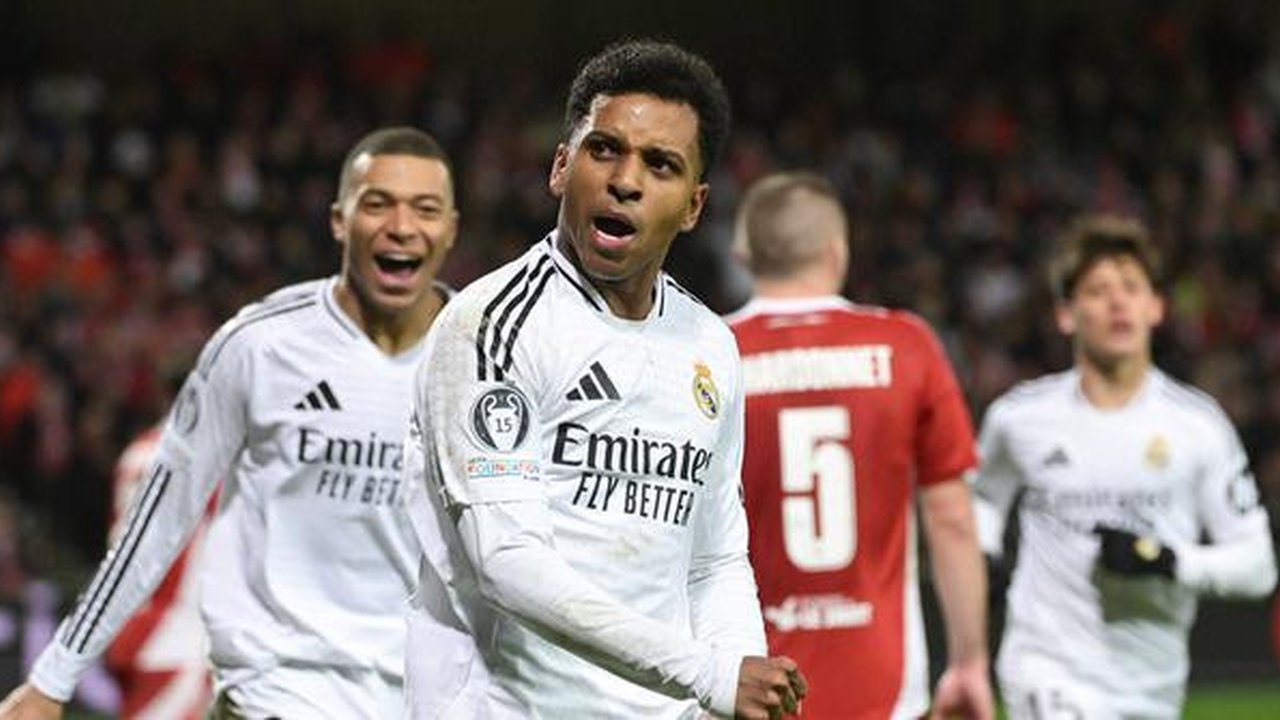 Pada menit ke-78, gol kedua Rodrygo mempertebal keunggulan Real Madrid atas Brest. (Damien MEYER/AFP)