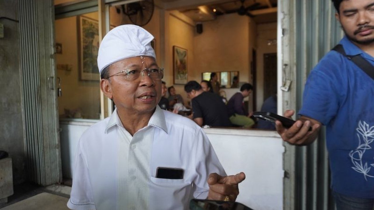 Pemerintah Provinsi Bali tengah merancang Perda Tabungan Minimal Wisman Bali untuk memastikan wisatawan memiliki dana cukup, mencegah tindak kriminal, dan meningkatkan kualitas pariwisata di Pulau Dewata.