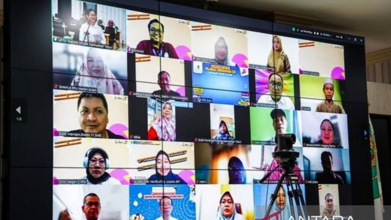 Dinas Pendidikan dan Kebudayaan Kalimantan Timur (Disdikbud Kaltim) gencar memacu digitalisasi guru melalui optimalisasi akun Belajar.id, membuka akses ke berbagai platform pendidikan digital.