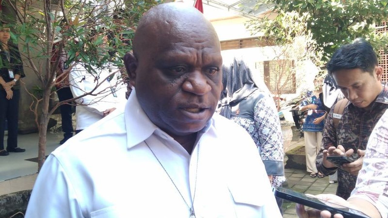 Menteri HAM mengusulkan halaman Gedung DPR RI di Senayan dijadikan Pusat Demokrasi, sebuah ruang khusus bagi masyarakat untuk menyampaikan aspirasi. Bagaimana konsep ini akan diwujudkan dan apa dampaknya?