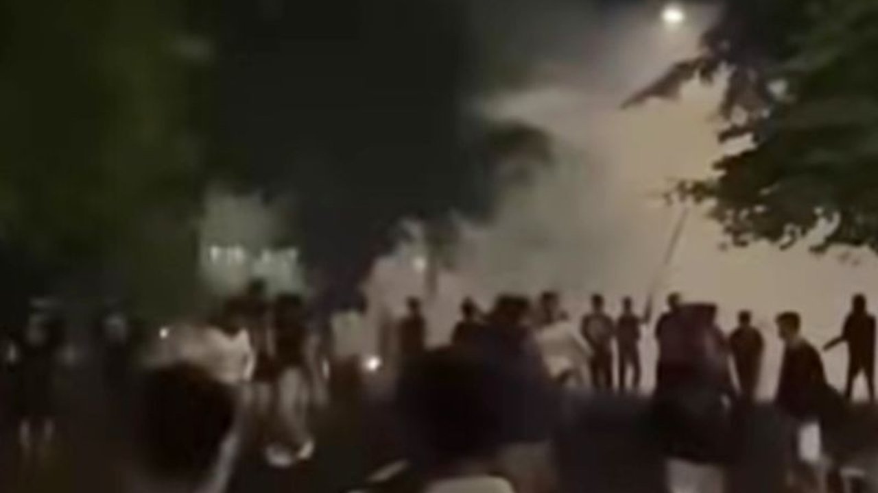 DPRD DKI Jakarta mendesak Pemprov DKI untuk mengevaluasi bahkan mencabut bansos bagi keluarga pelaku tawuran, sebuah langkah tegas untuk meredam kekerasan yang terus berulang di ibu kota.