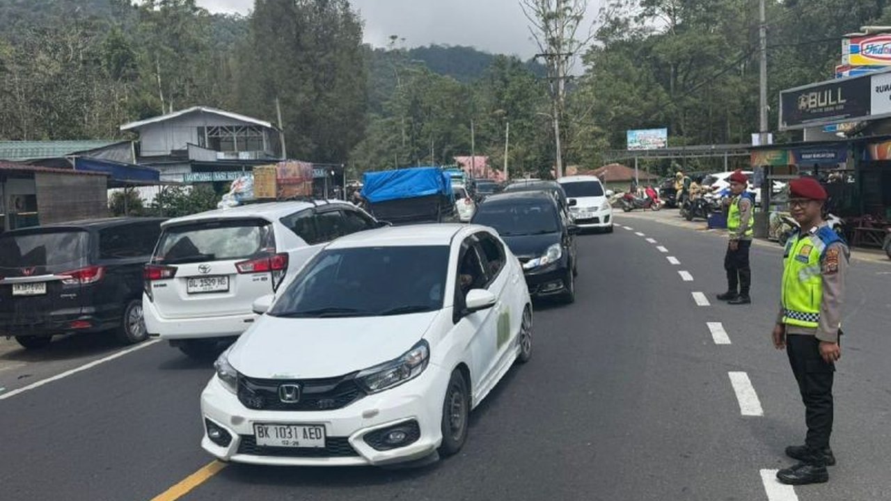 Antisipasi kepadatan arus balik, Polda Sumut perkuat pengamanan libur Tahun Baru 2026 di sejumlah titik rawan kemacetan dan destinasi wisata. Simak strategi lengkapnya!
