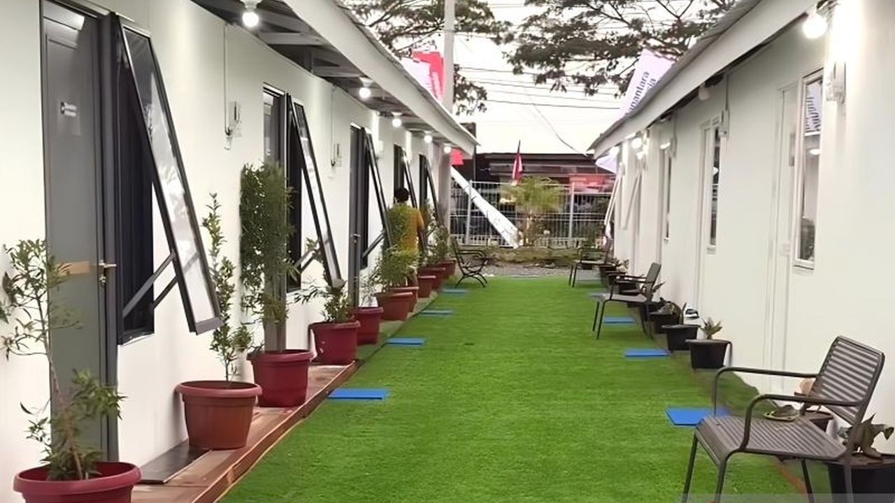 Presiden Prabowo Subianto meninjau pembangunan hunian korban bencana Aceh oleh Danantara, yang diapresiasi akademisi karena berorientasi masyarakat dan menargetkan 15 ribu unit dalam tiga bulan ke depan.