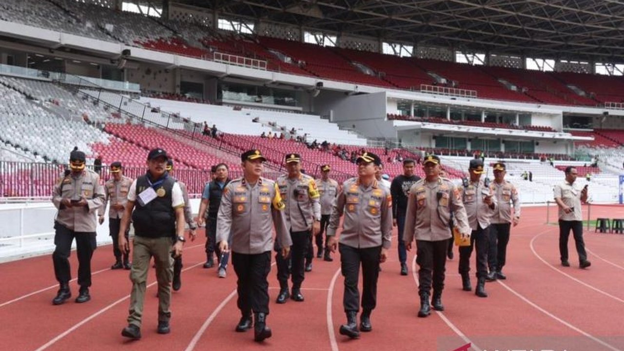 Sebanyak 1.876 personel gabungan dikerahkan untuk **pengamanan laga Persija** Jakarta melawan Persijap Jepara di SUGBK, memastikan kenyamanan dan ketertiban suporter serta masyarakat.