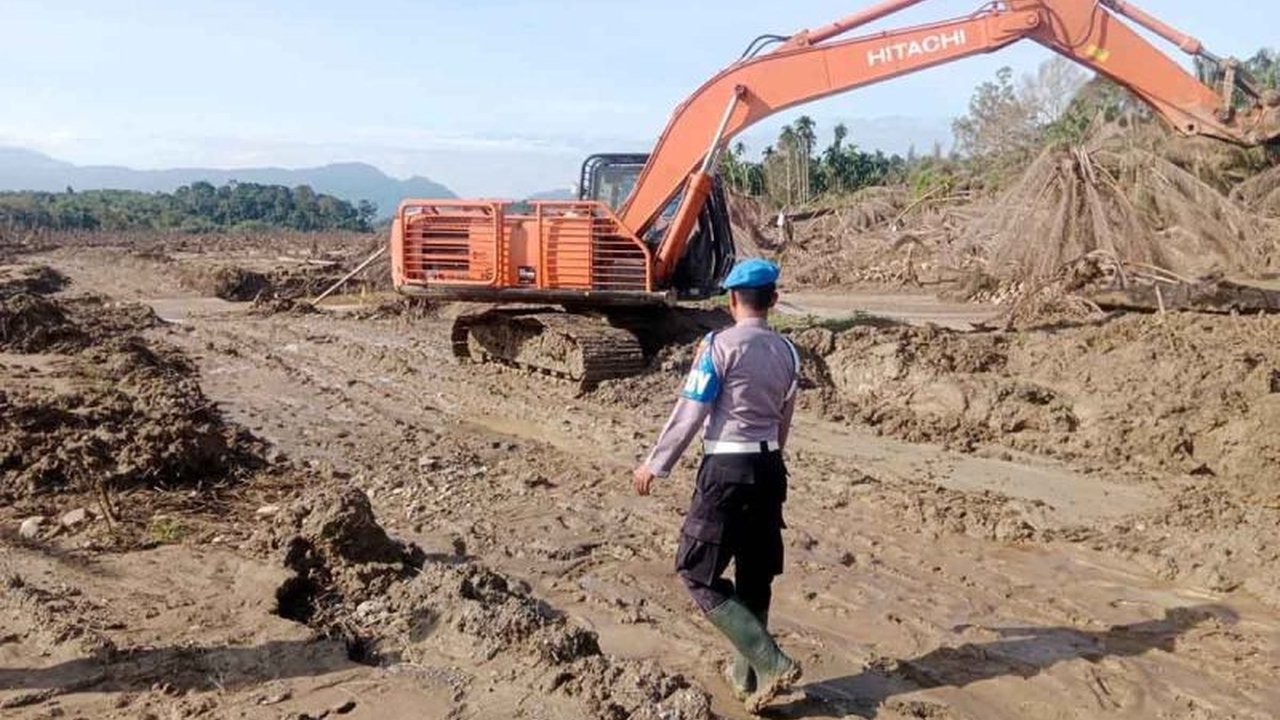 Polri terus berupaya mempercepat Pemulihan Bencana Aceh Utara, khususnya di wilayah pedalaman, dengan mengerahkan alat berat untuk membuka akses jalan dan drainase guna mendukung aktivitas warga.