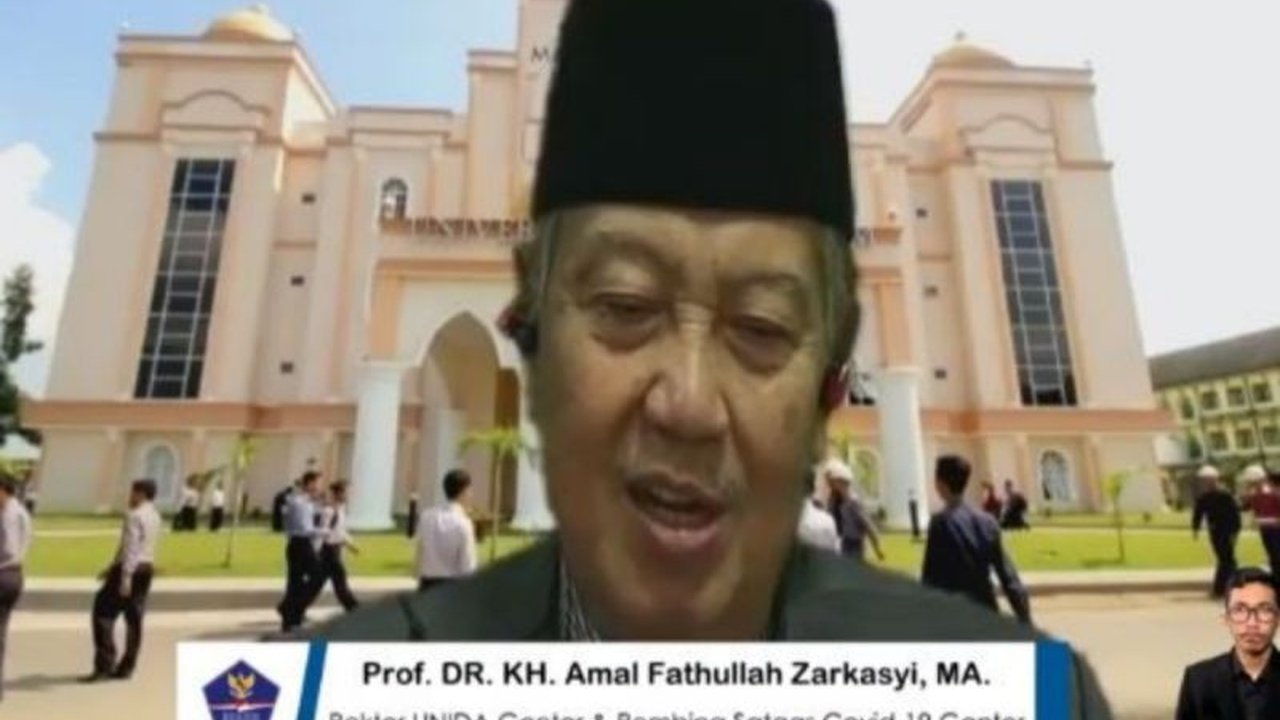 Kabar duka menyelimuti Pondok Modern Darussalam Gontor, Pimpinan PMDG KH Amal Fathullah Zarkasyi wafat pada Sabtu, 3 Januari 2026, setelah menjalani perawatan di RSUD dr. Moewardi, Solo.