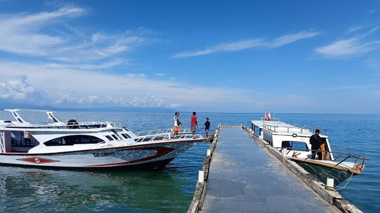 Badan Meteorologi, Klimatologi, dan Geofisika (BMKG) mengeluarkan peringatan dini potensi Gelombang Tinggi Sulawesi Utara hingga 7 Januari 2026, mengimbau warga untuk selalu waspada demi keselamatan pelayaran.