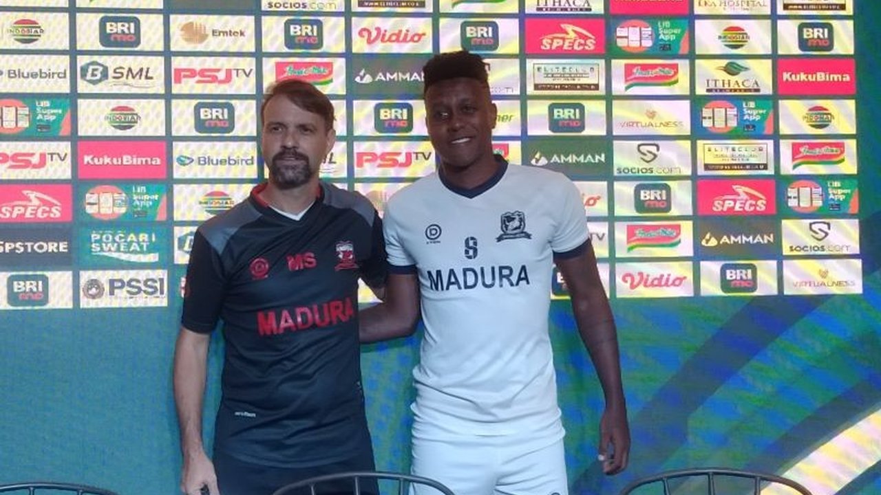 Pelatih Persija Jakarta, Mauricio Souza, menepis keras rumor mengenai potensi transfer Jaja ke Persija, menegaskan bahwa semua kabar tersebut hanyalah spekulasi belaka dan belum ada pembicaraan resmi.