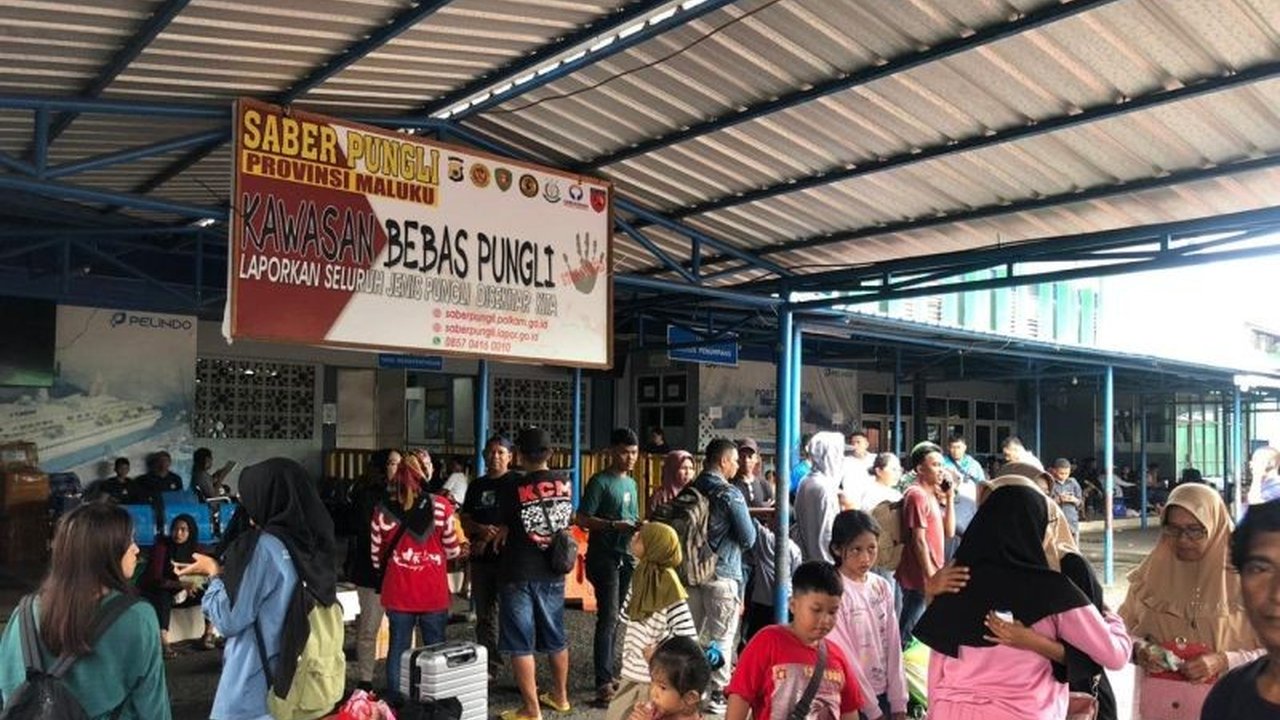 Kantor Kesyahbandaran dan Otoritas Pelabuhan (KSOP) Kelas I Ambon mencatat lonjakan signifikan pada pergerakan penumpang laut Nataru 2025/2026, mencapai 55.829 orang, menandakan tingginya mobilitas masyarakat di wilayah ini.